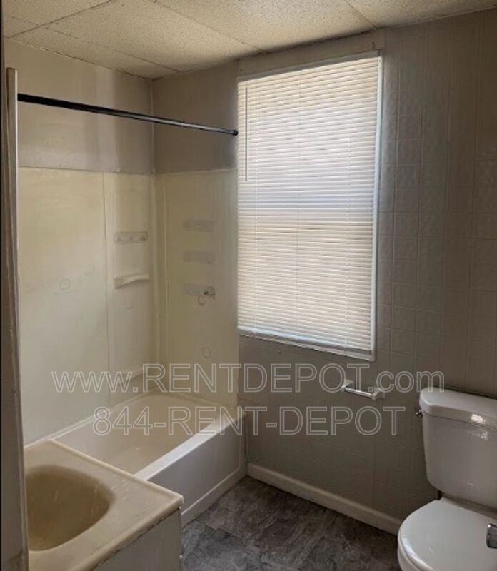 1622 S Bedford Ave - Photo 5 of 14