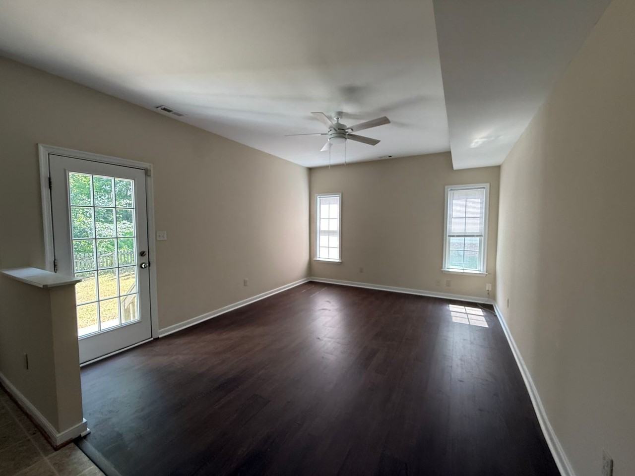 10629 Sherwin Pl - Photo 4 of 23