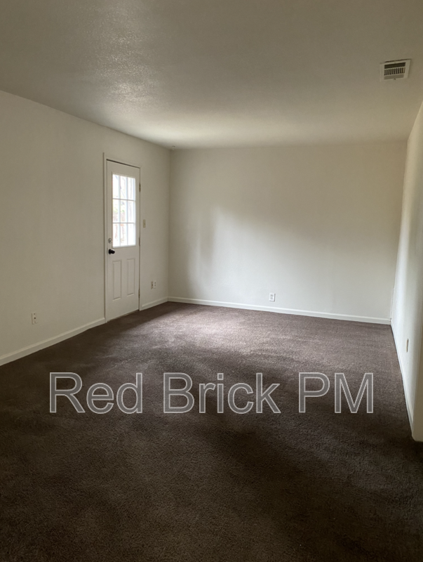 3326 Carson Ct - Photo 3 of 11