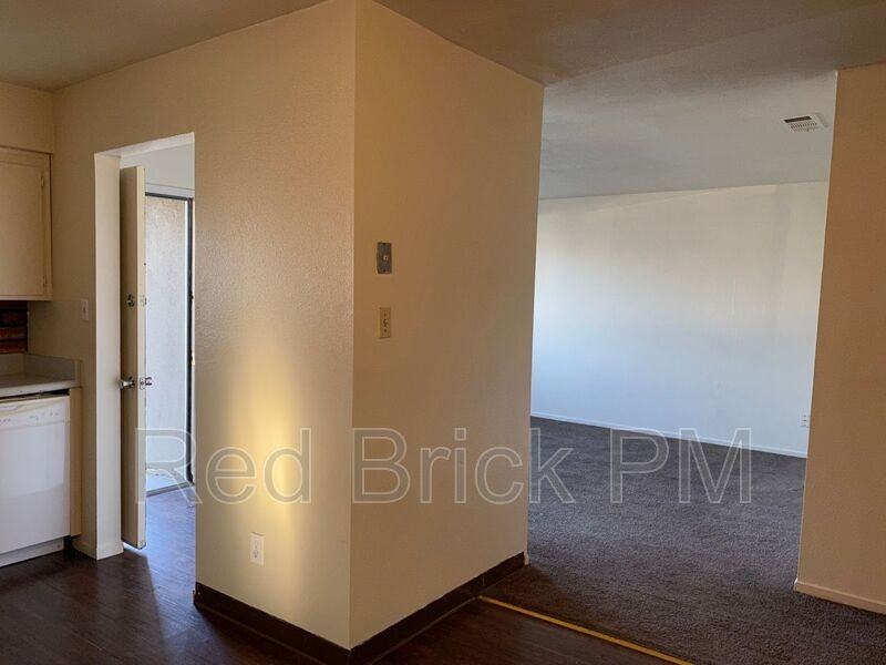 3326 Carson Ct - Photo 4 of 11