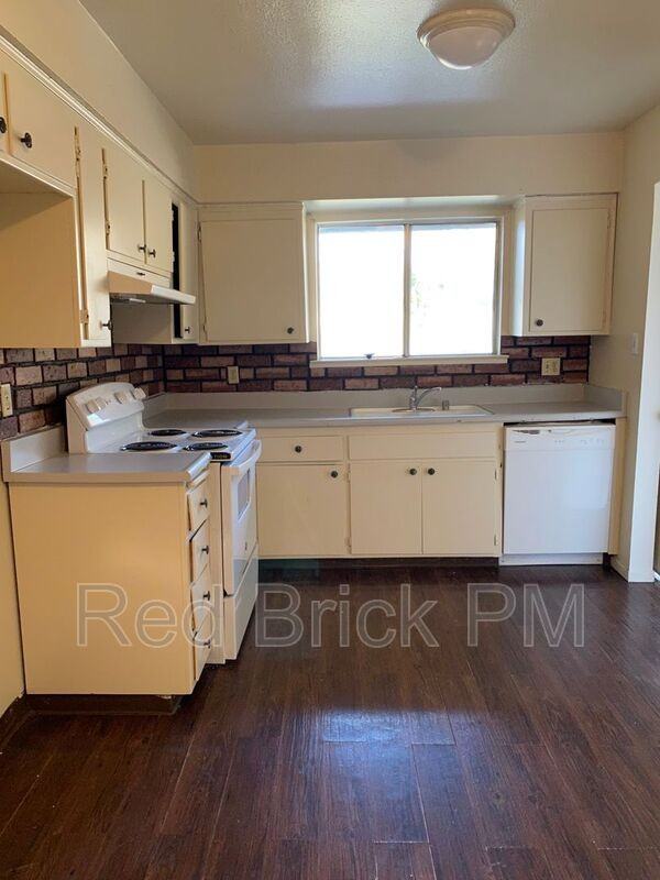 3326 Carson Ct - Photo 5 of 11
