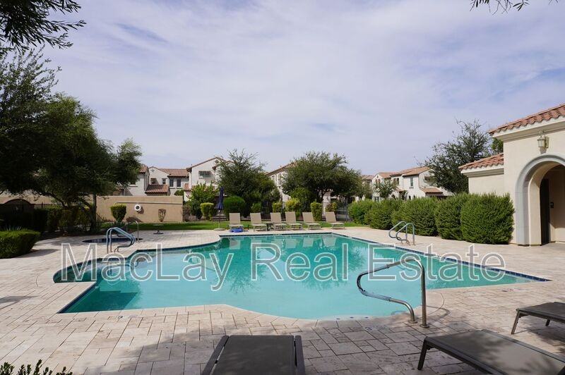 1914 W Grand Canyon Dr - Photo 4 of 18