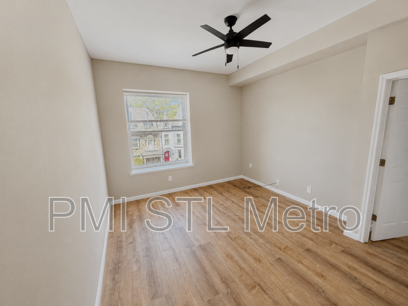3672 Russell Blvd #3E - Photo 2 of 18