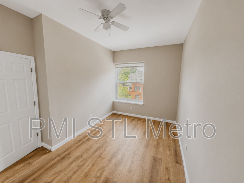 3672 Russell Blvd #3E - Photo 3 of 18