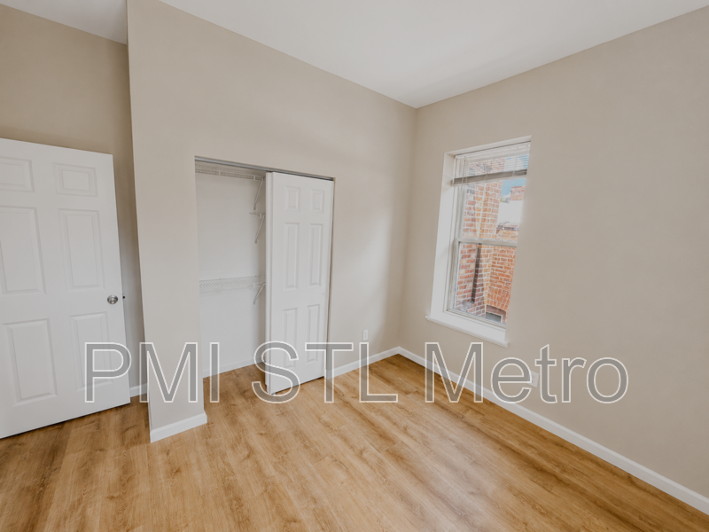 3672 Russell Blvd #3E - Photo 4 of 18