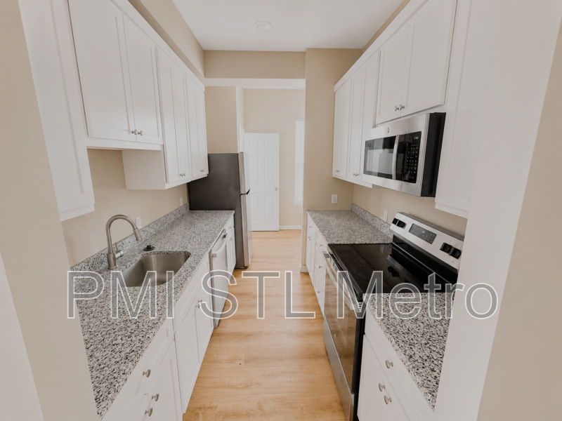 3672 Russell Blvd #3E - Photo 5 of 18