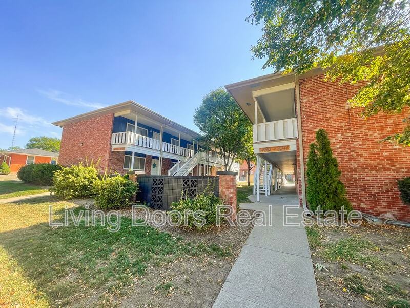4709 Gladstone St - Photo 2 of 24