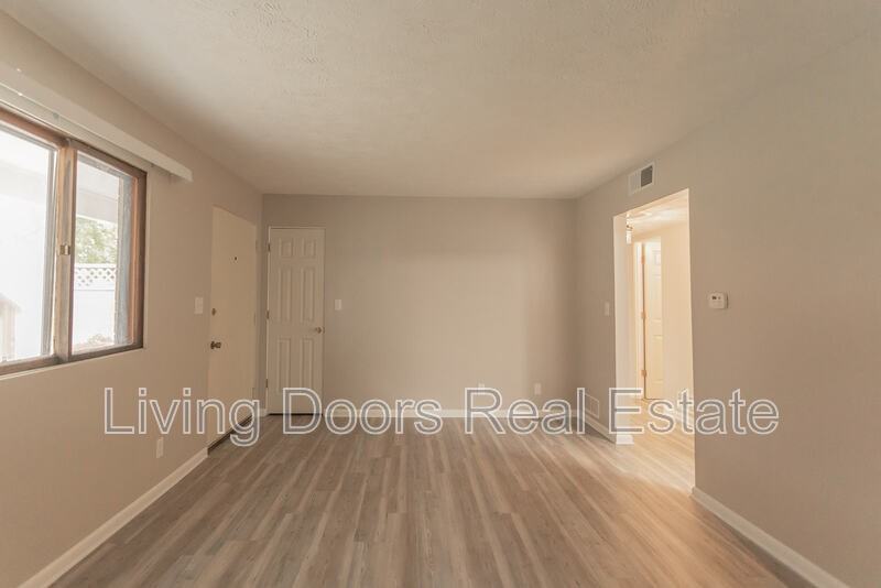 4709 Gladstone St - Photo 6 of 24