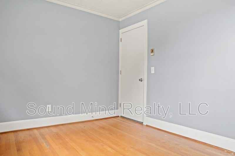 205 S Alston St - Photo 5 of 37
