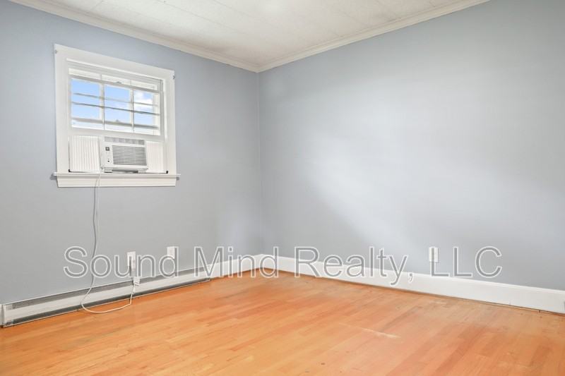 205 S Alston St - Photo 6 of 37