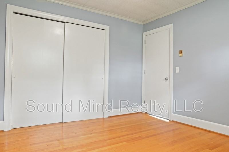 205 S Alston St - Photo 7 of 37