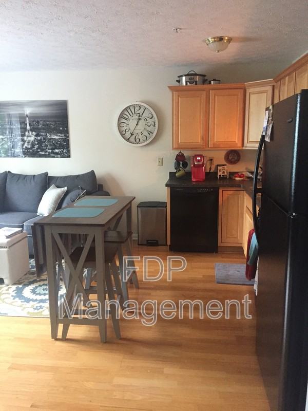 660 East Ave #202 - Photo 2 of 11