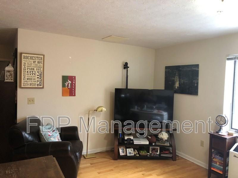 660 East Ave #202 - Photo 3 of 11