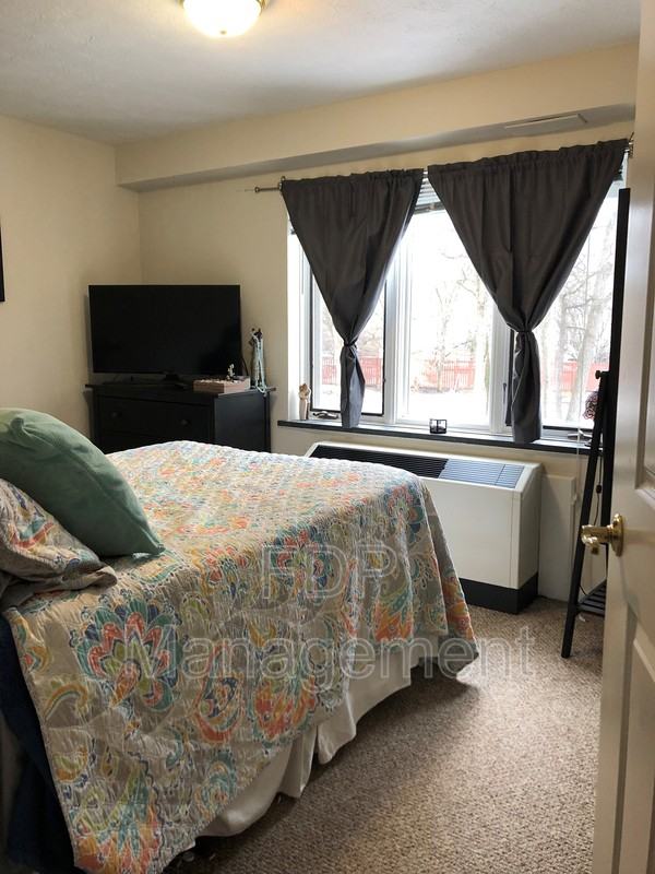 660 East Ave #202 - Photo 4 of 11