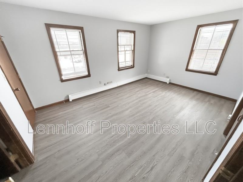 692 Middlesex St - Photo 7 of 8