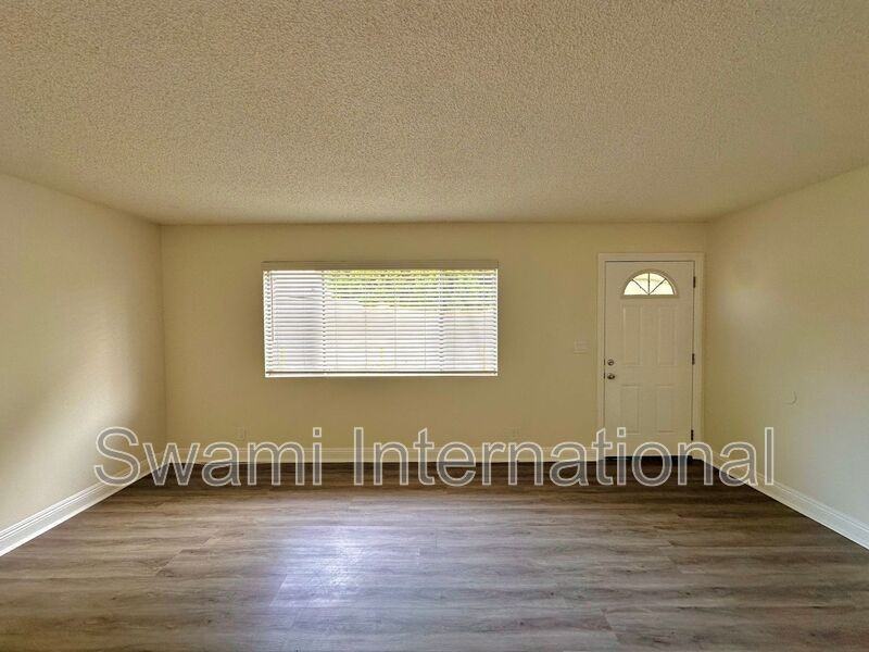 25530 1/2 Oak St - Photo 7 of 17