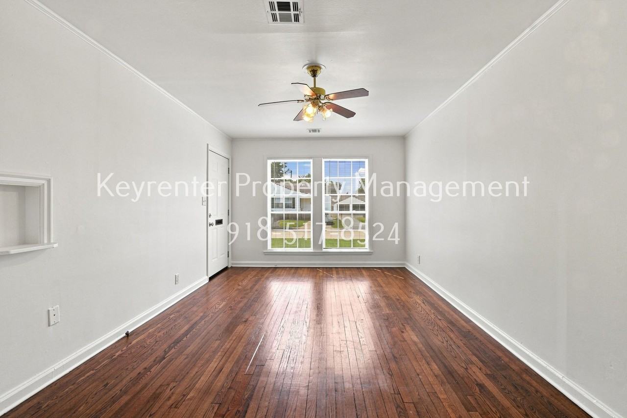 931 E 37th Pl - Photo 5 of 22