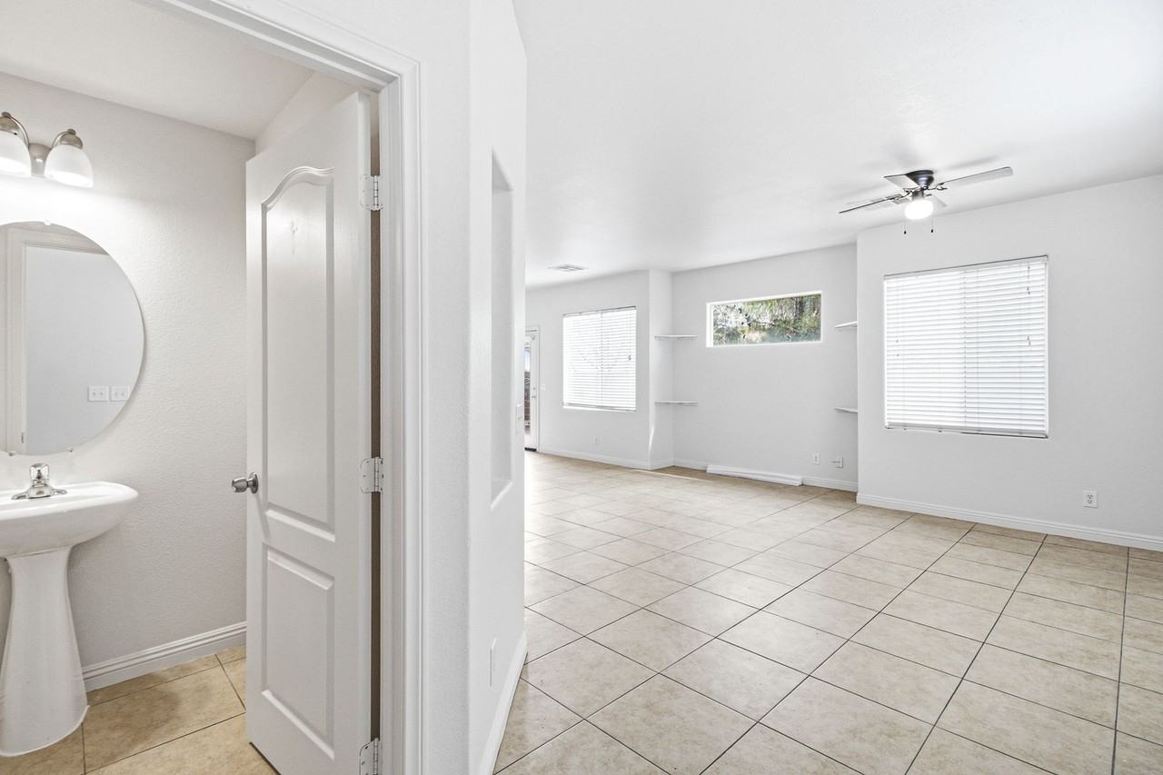 10630 Lessona St - Photo 4 of 29