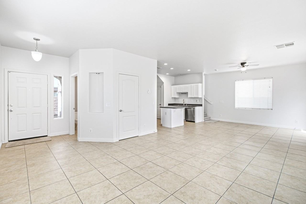 10630 Lessona St - Photo 6 of 29