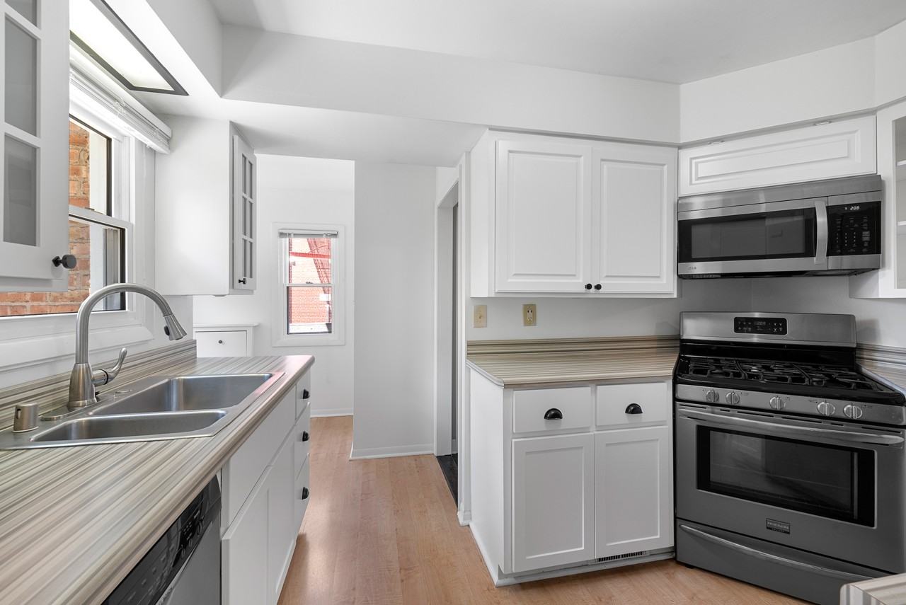 5577 North Kent Avenue - Photo 5 of 22
