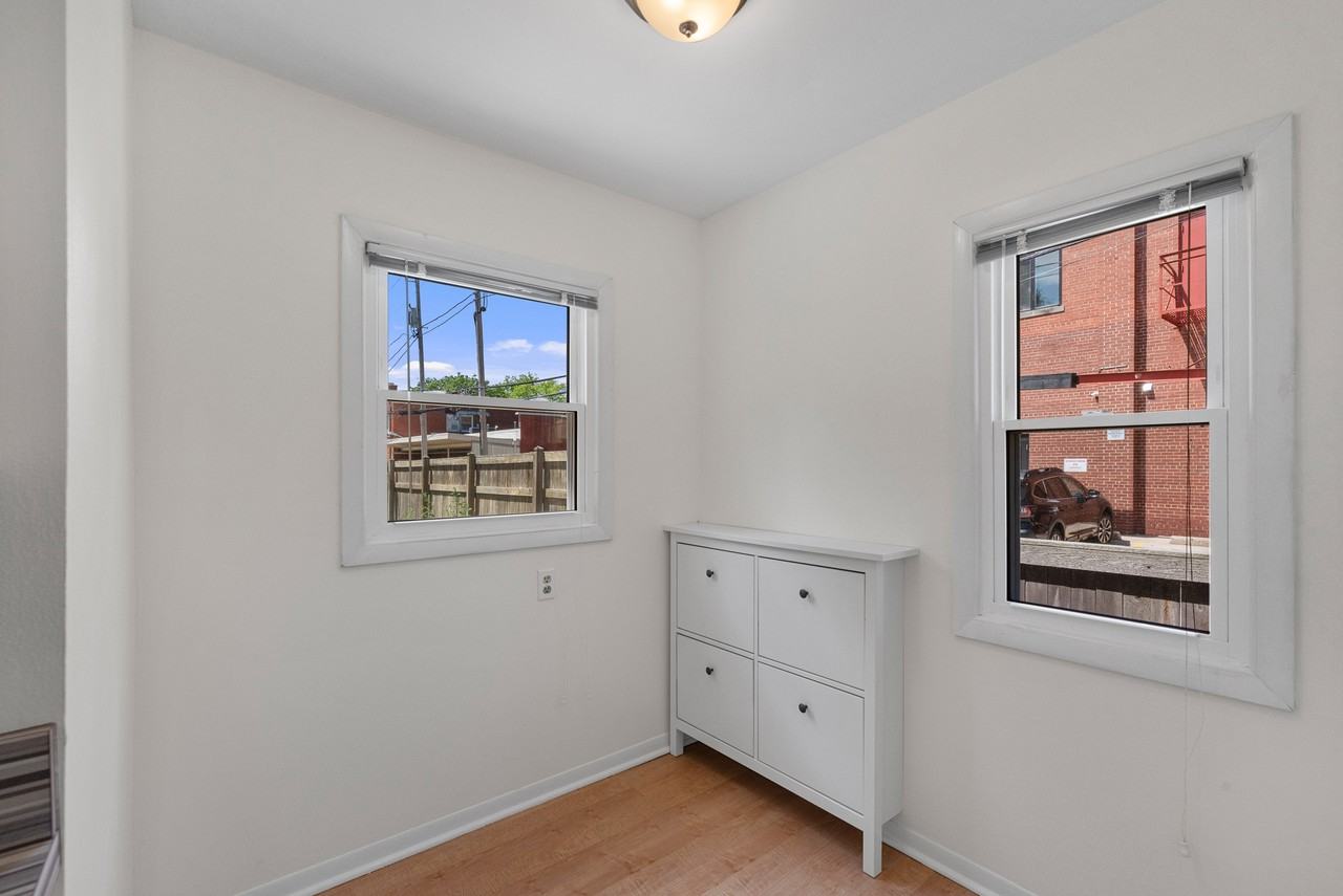 5577 North Kent Avenue - Photo 7 of 22