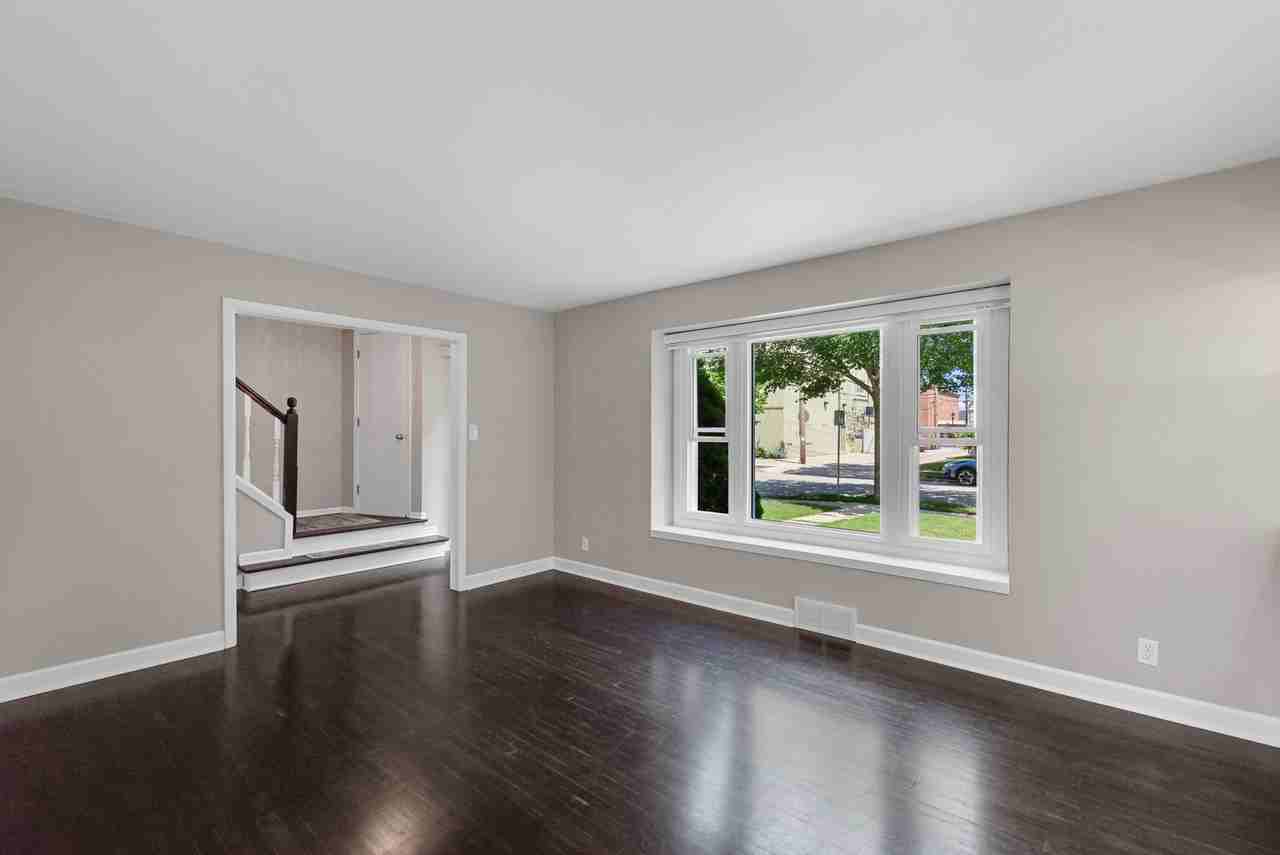 5577 North Kent Avenue - Photo 3 of 22