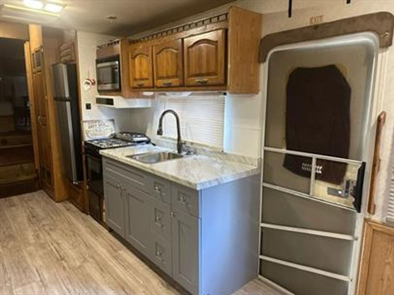 4305 Stirling Rd - Photo 2 of 5