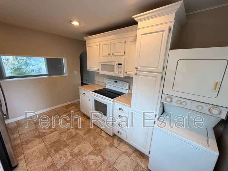 102 S Kendall St - Photo 2 of 15