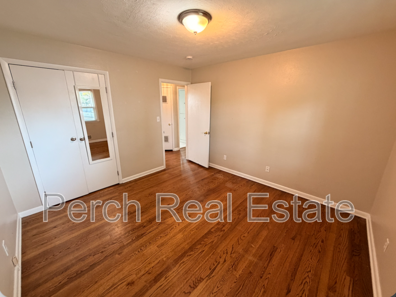 102 S Kendall St - Photo 5 of 15