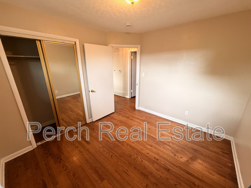 102 S Kendall St - Photo 6 of 15
