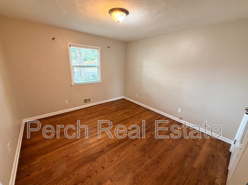 102 S Kendall St - Photo 7 of 15
