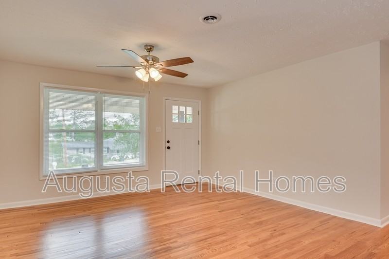 1406 Ridgewood Dr - Photo 5 of 29