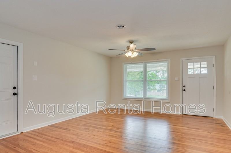 1406 Ridgewood Dr - Photo 6 of 29