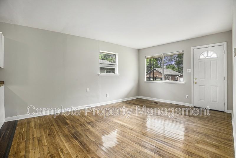 3613 Maple Ave Sw - Photo 3 of 10