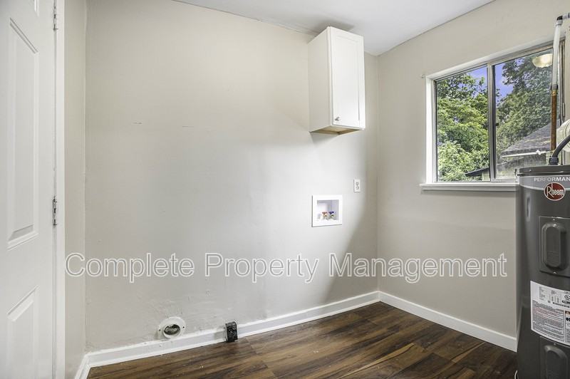 3613 Maple Ave Sw - Photo 4 of 10