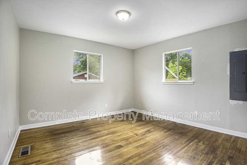 3613 Maple Ave Sw - Photo 6 of 10
