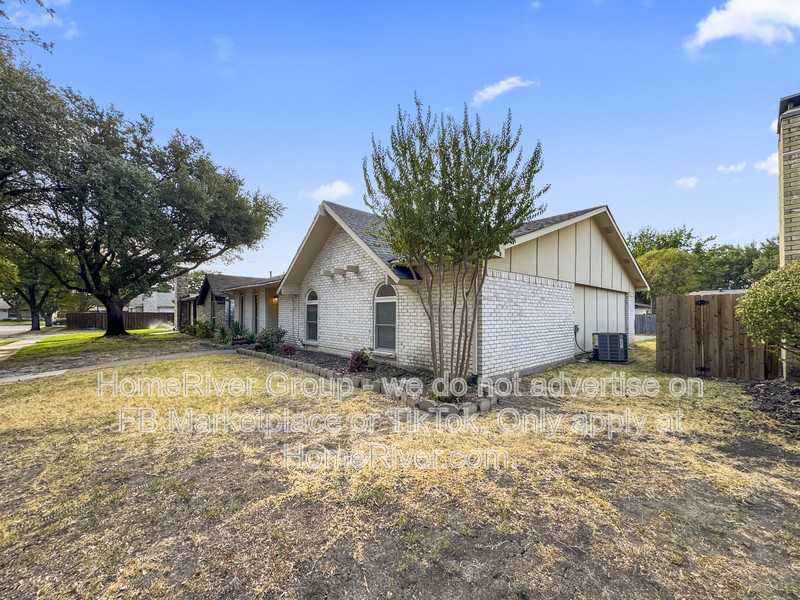 2710 Robin Hill Ln - Photo 2 of 22