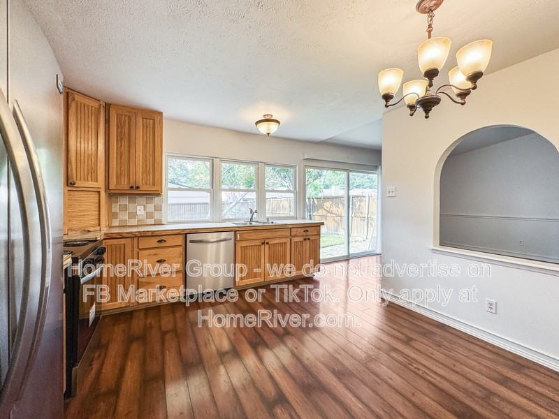 2710 Robin Hill Ln - Photo 5 of 22