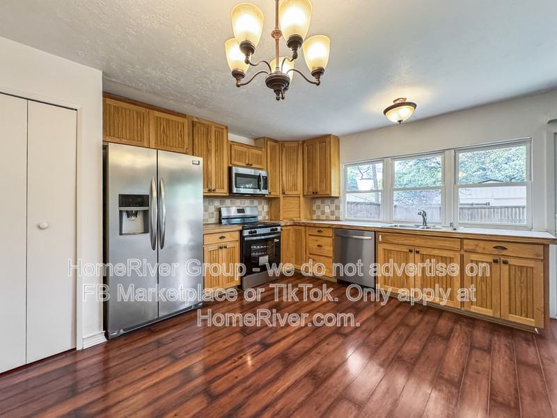 2710 Robin Hill Ln - Photo 6 of 22