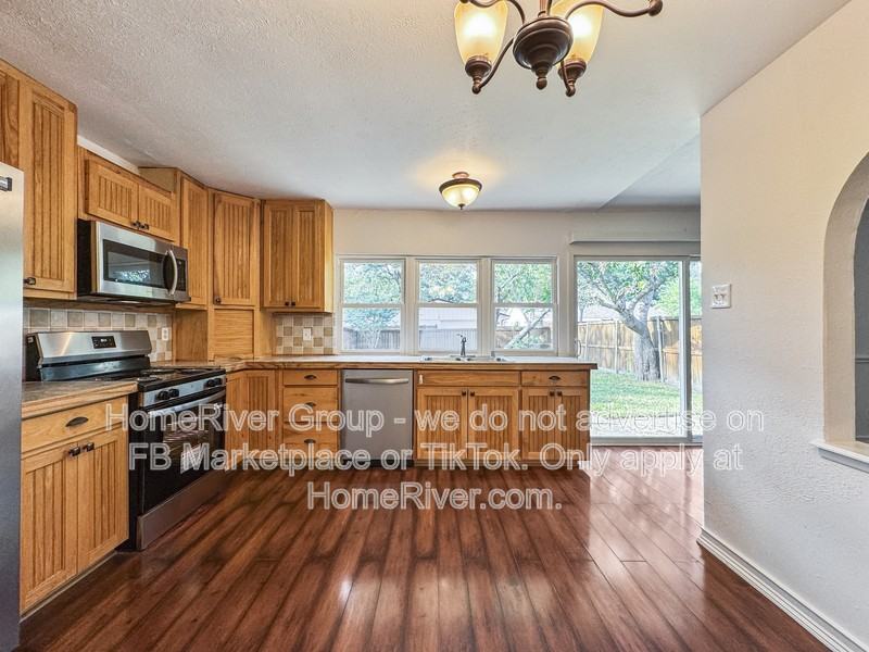 2710 Robin Hill Ln - Photo 7 of 22