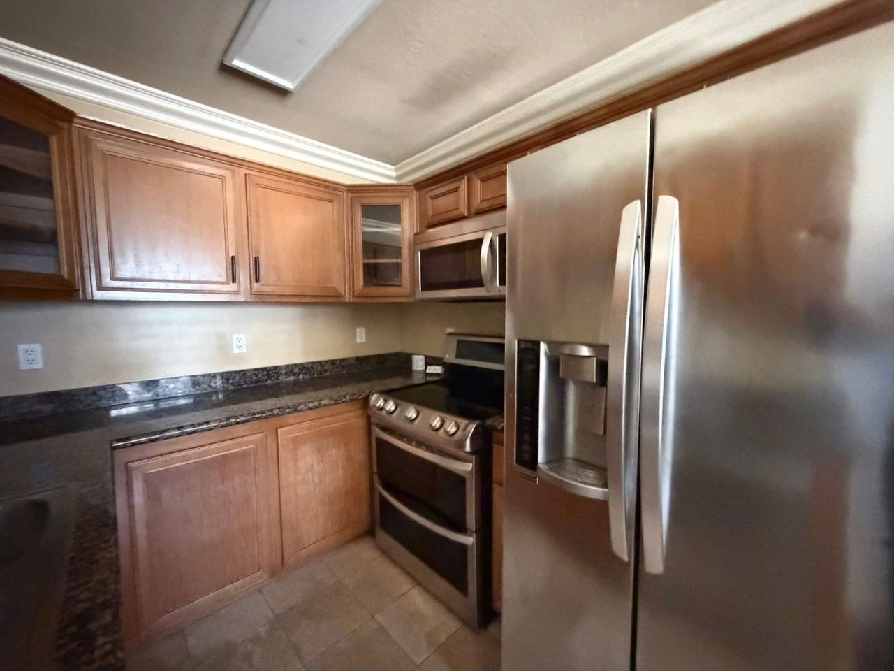 1450 Iris Ave #11 - Photo 5 of 13