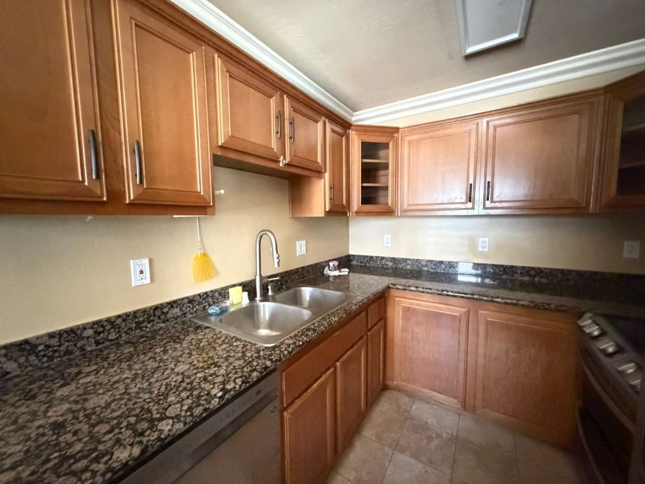 1450 Iris Ave #11 - Photo 6 of 13