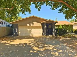 featured image of 1515 E 61st St