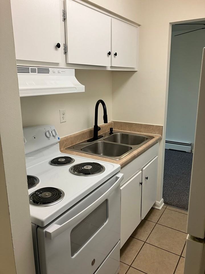 1447 Henley Rd - Photo 4 of 13