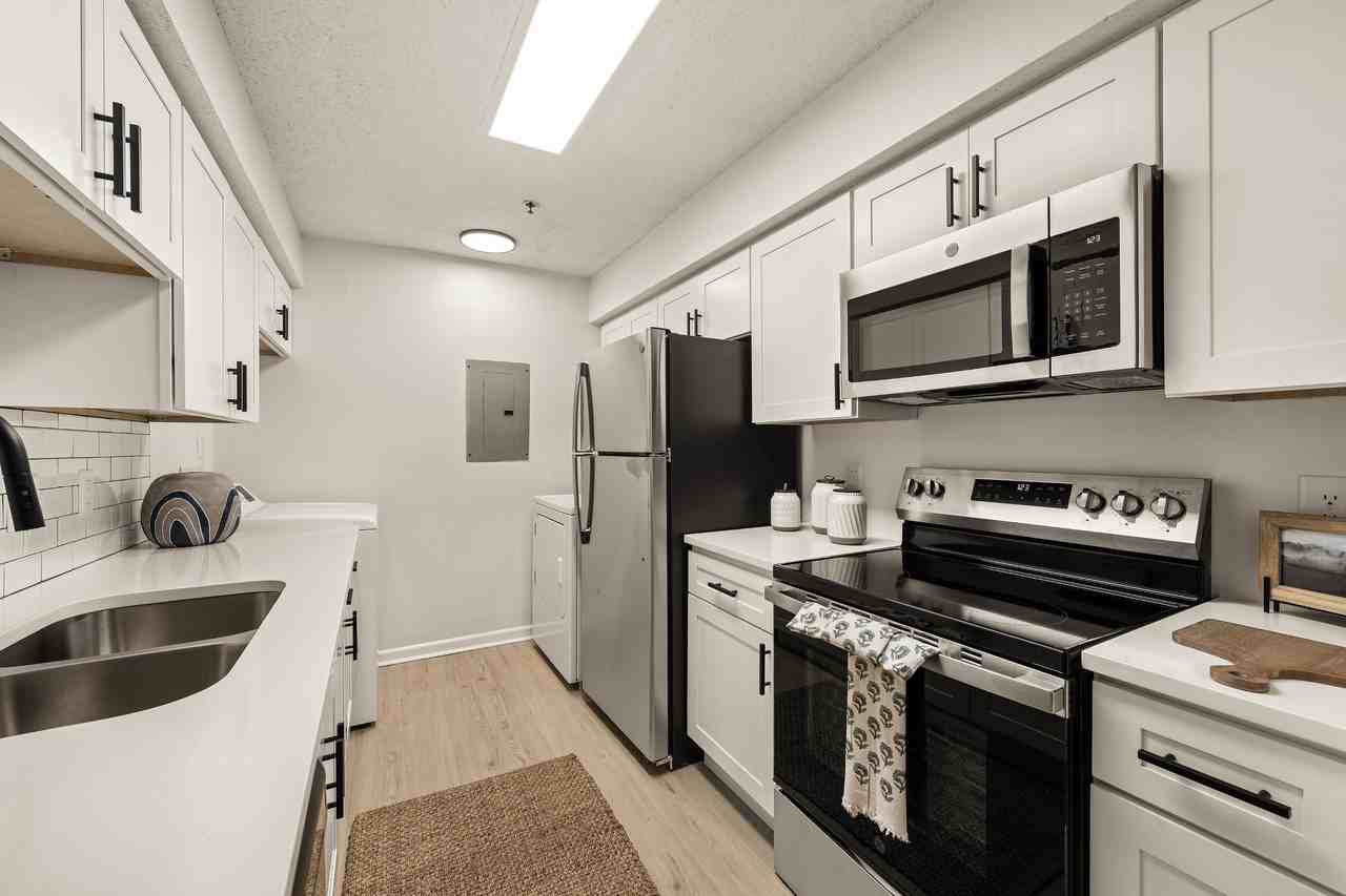 Avana South Oaks - Photo 2 of 50