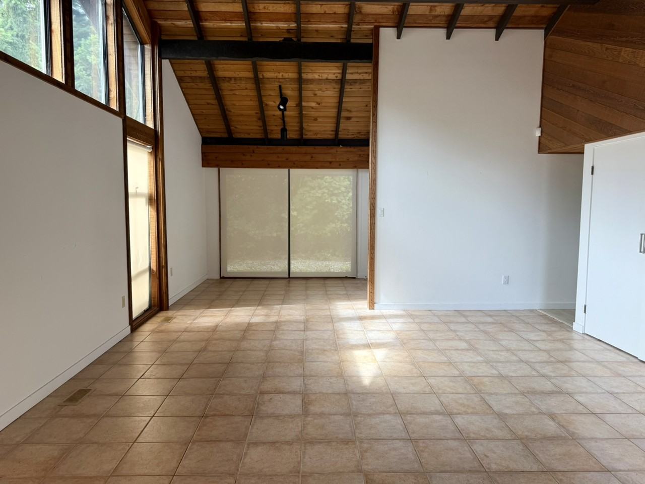 Greenwood Rd - Photo 5 of 15