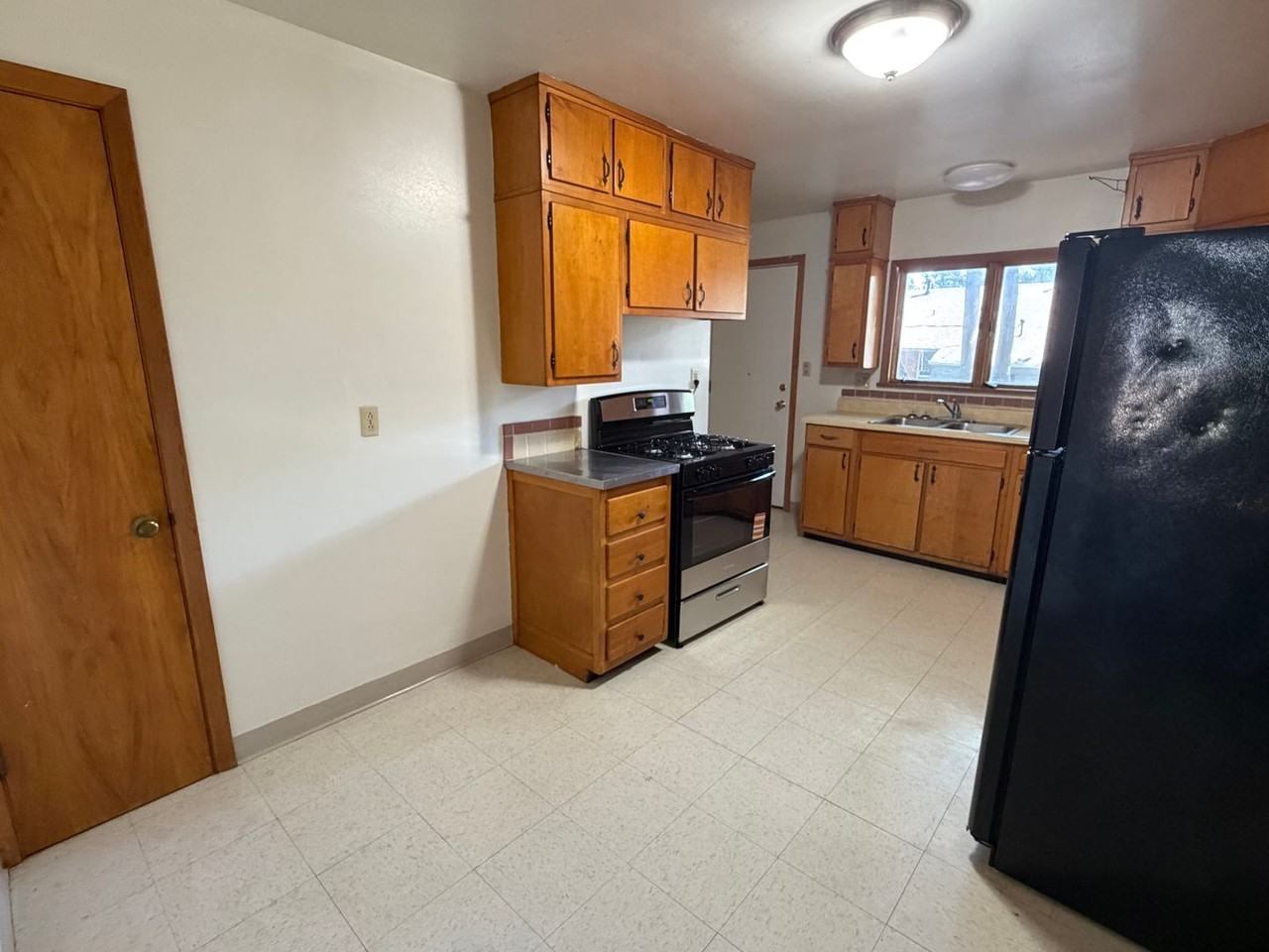 1322 Alms Dr - Photo 5 of 10