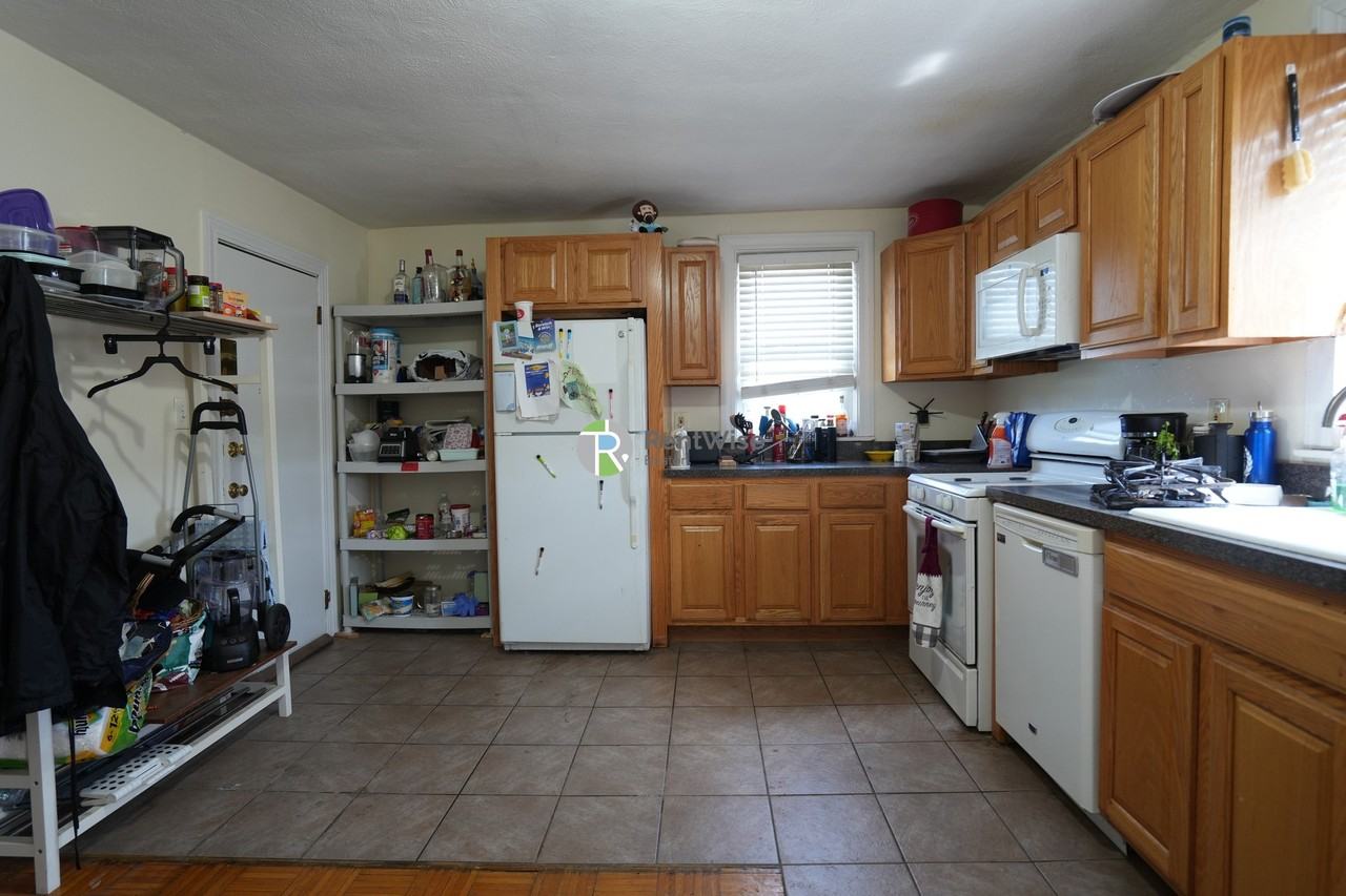 235 Parsons St #3 - Photo 6 of 10