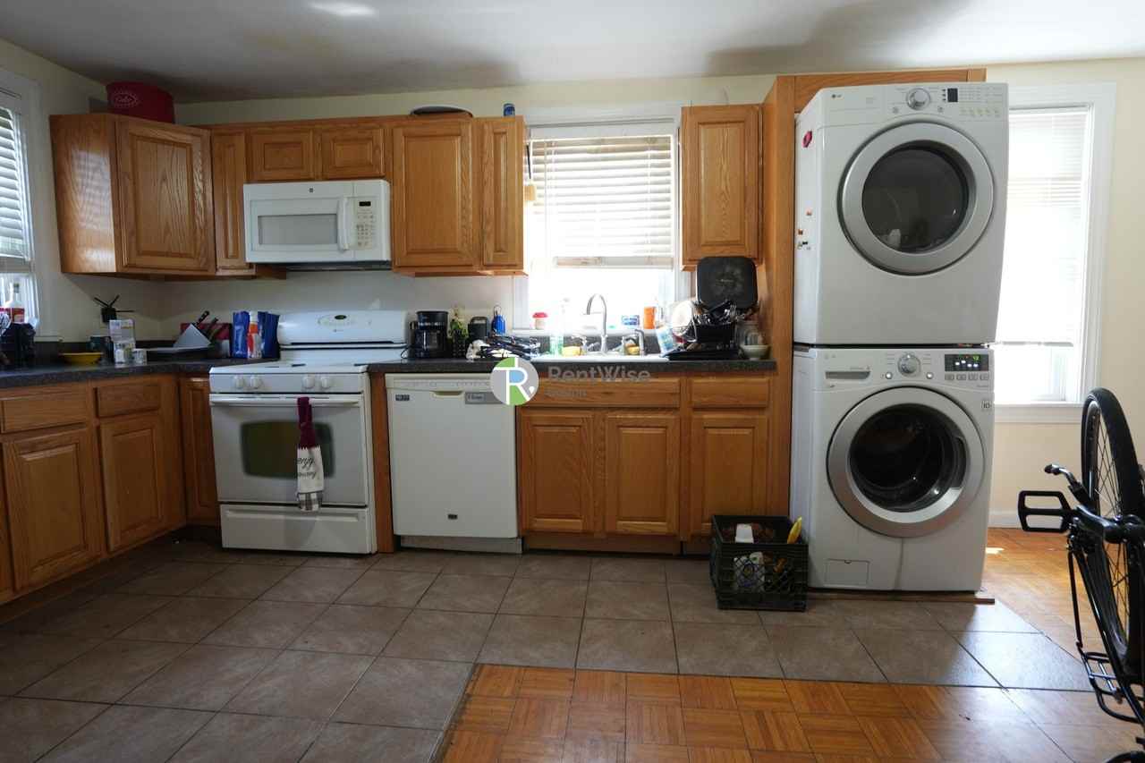 235 Parsons St #3 - Photo 7 of 10