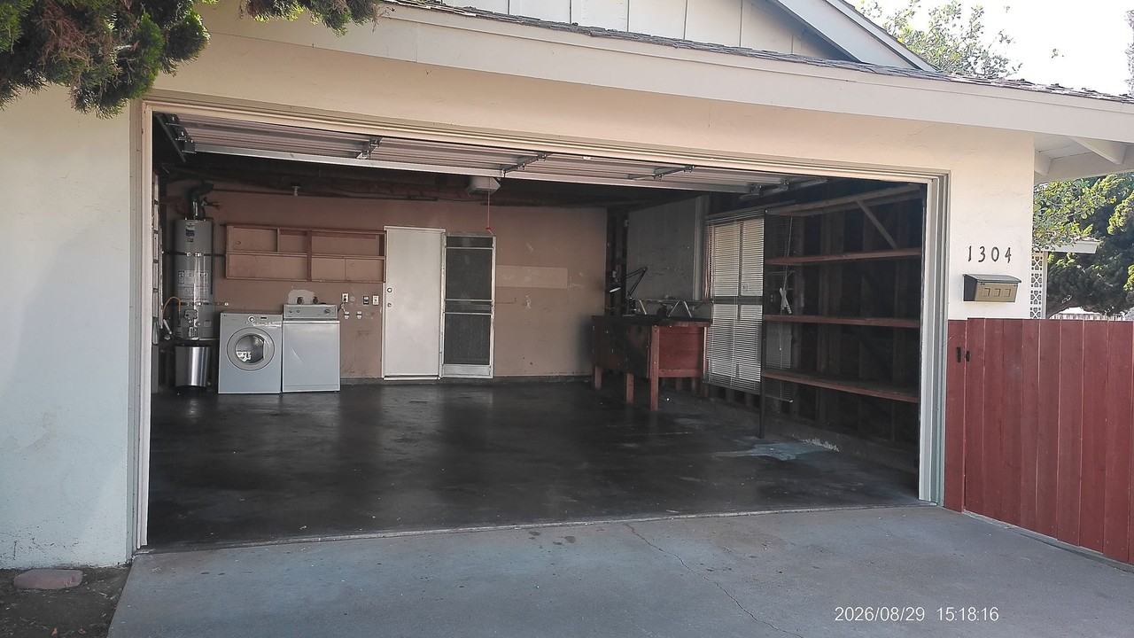 1304 California St - Photo 2 of 8